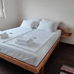 The Cave Pensión 3*