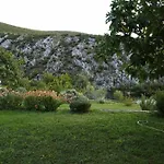 Pensión The Cave Blagaj