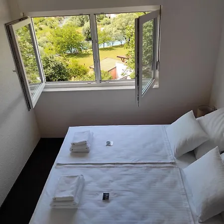 Pensión The Cave 3*