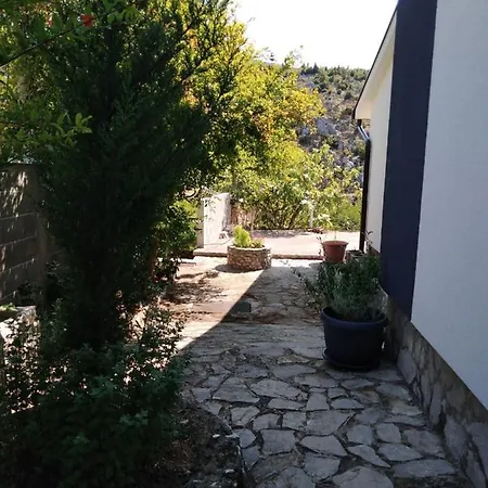 The Cave Guest house 3*